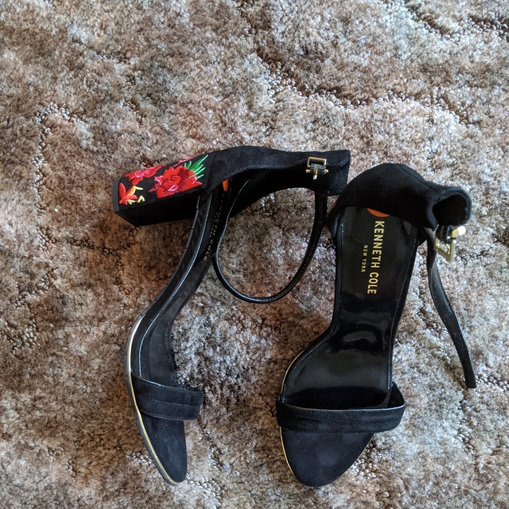 Kenneth Cole embroidered heels